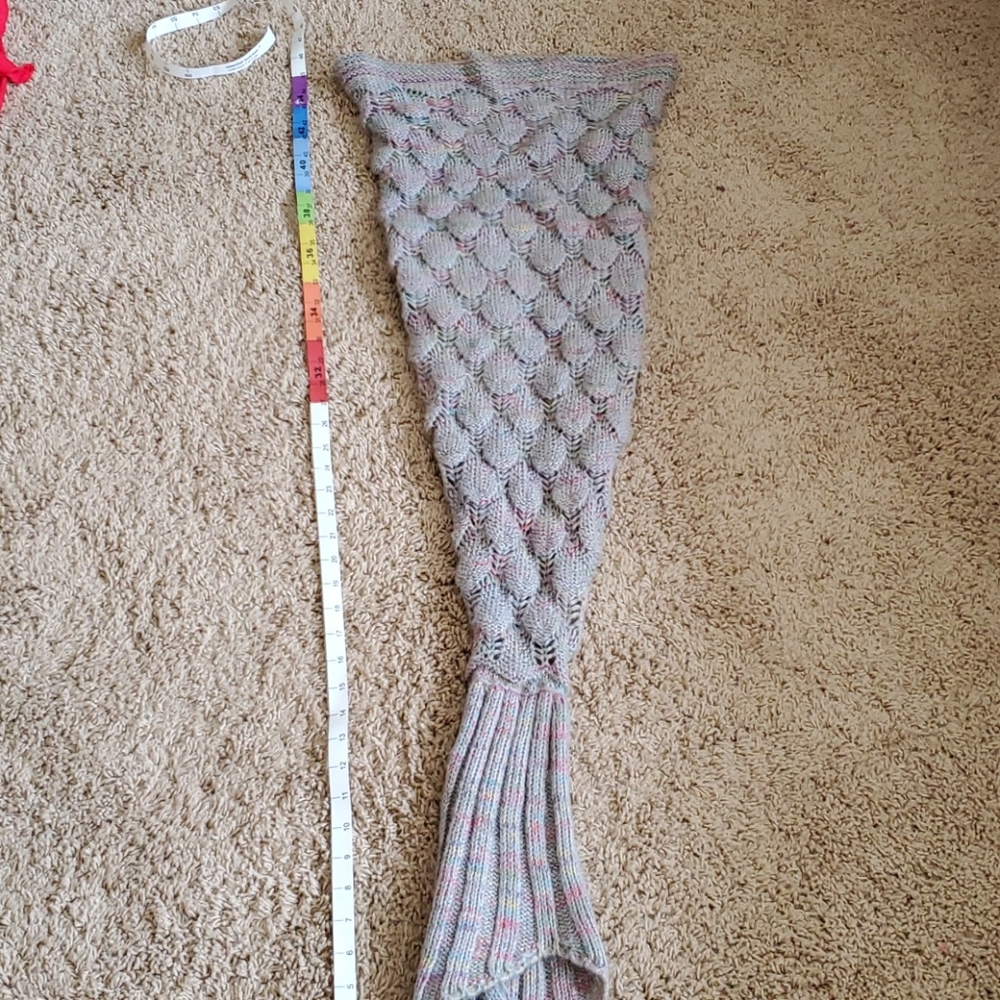 Knitted fishtail blanket